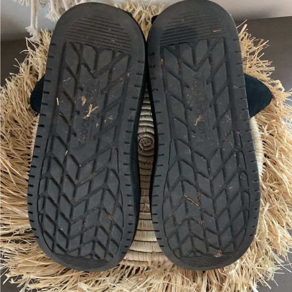 UGG Koolaburra Attie Bow Faux Fur Lined Boots Black Size 5 - Picture 12 of 16